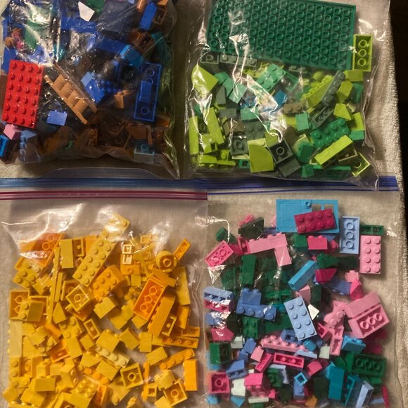 3 Pounds Assorted Lego Pieces - Picture 3 of 4